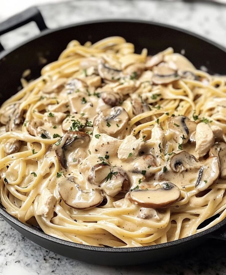 Kremete hvitløks-sopppasta